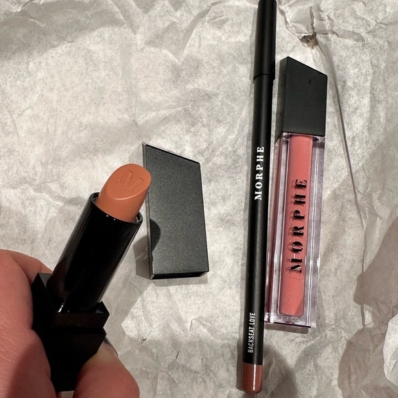 Morphe -Out And A Pout "Nude Pink" Lip Trio - Lipstick, Gloss & Pencil - Picture 2 of 4